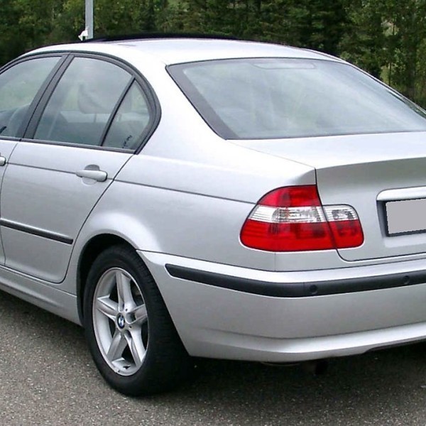 1280px-BMW_E46_rear_20080822